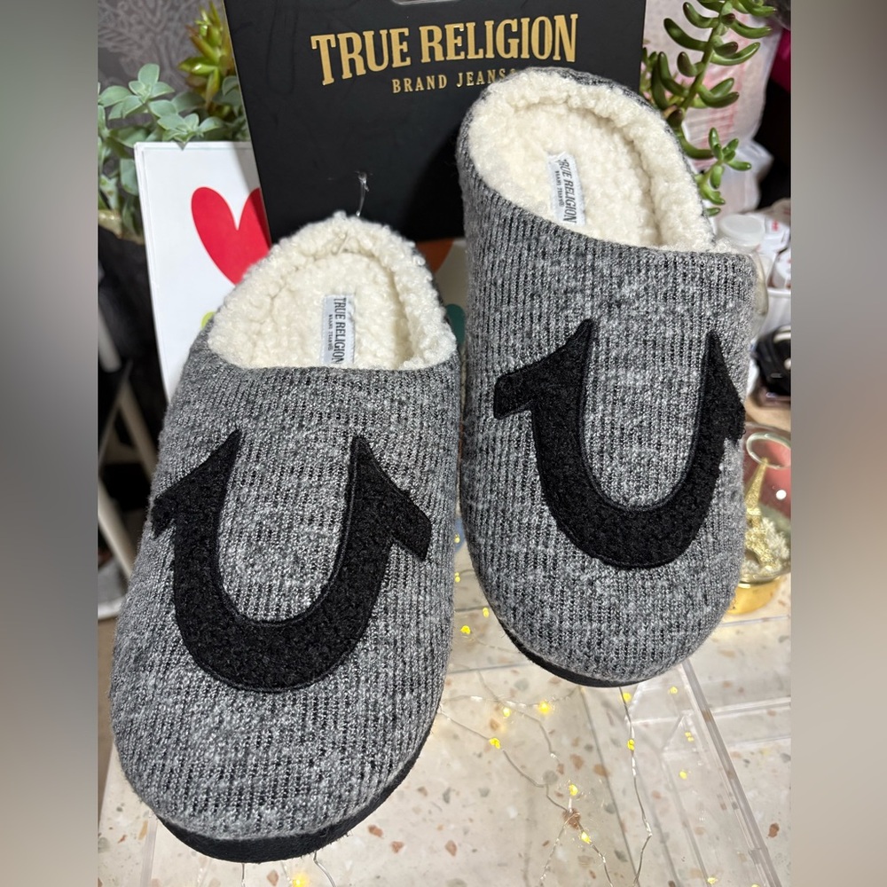 NEW True Religion Mens Slippers, Medium 9/10 Gray w/Black Logo - Picture 3 of 14